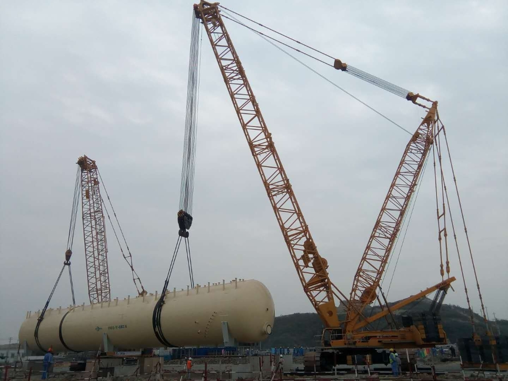 徐工广联QUY450履带吊助力浙江石化4000万吨/年炼化一体化项目工程